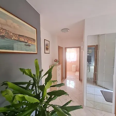 Stanovanje V Mirni Zeleni Okolici Koper Exterior photo