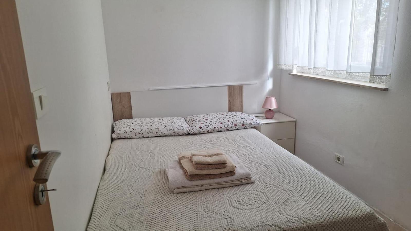 Apartman Stanovanje V Mirni Zeleni Okolici