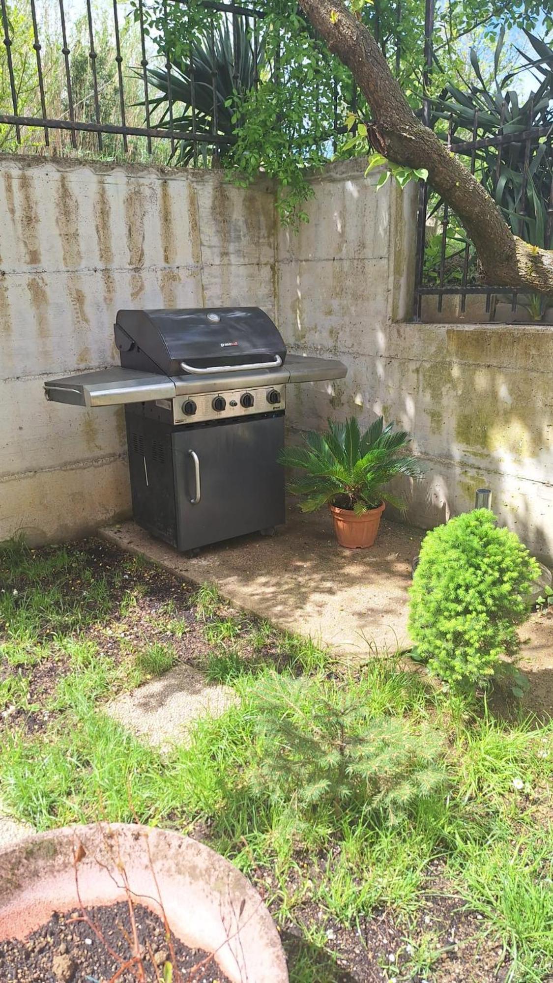 Apartman Stanovanje V Mirni Zeleni Okolici